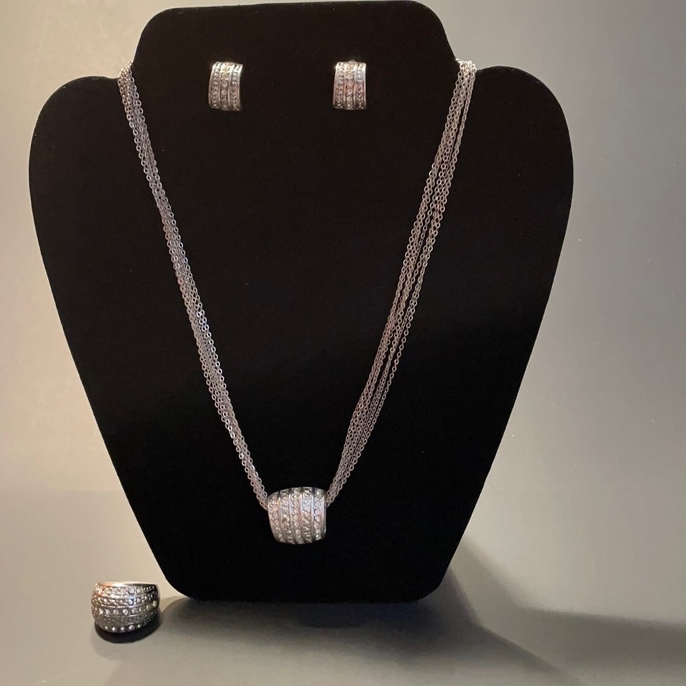 3 piece necklace, earrings and ring set